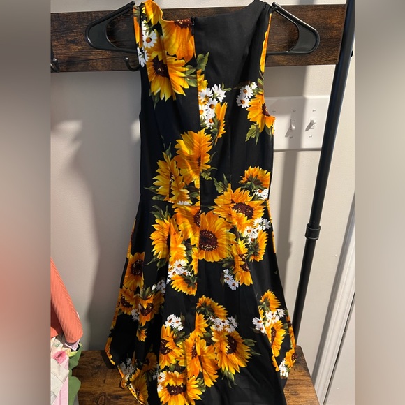8”s Style Sunflower Dress - Picture 4 of 6